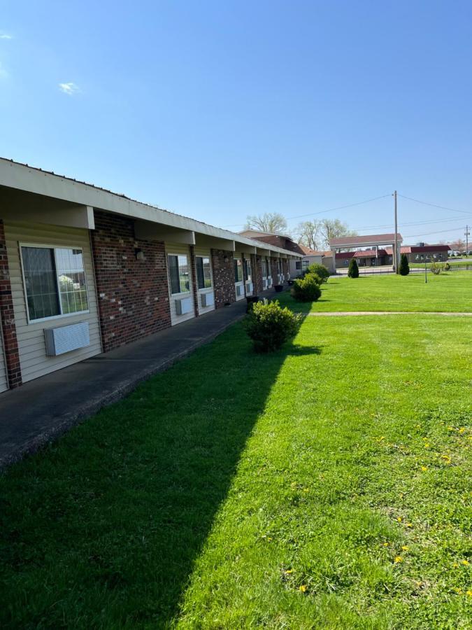 Town & Country Motel Clinton Екстер'єр фото