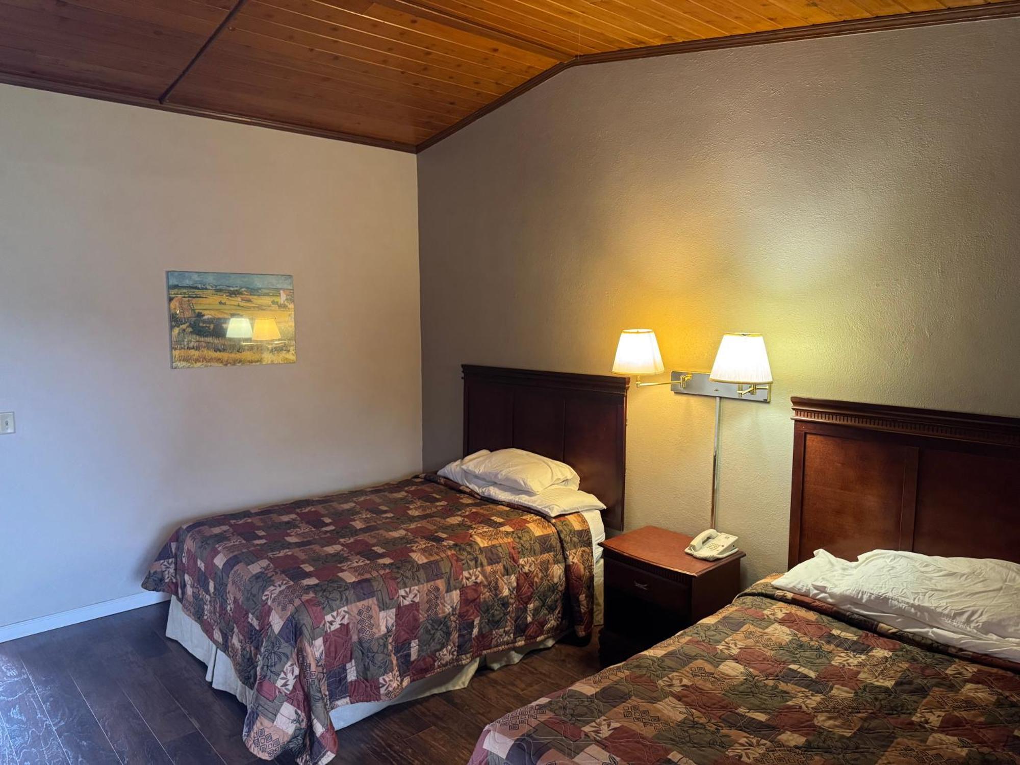 Town & Country Motel Clinton Екстер'єр фото