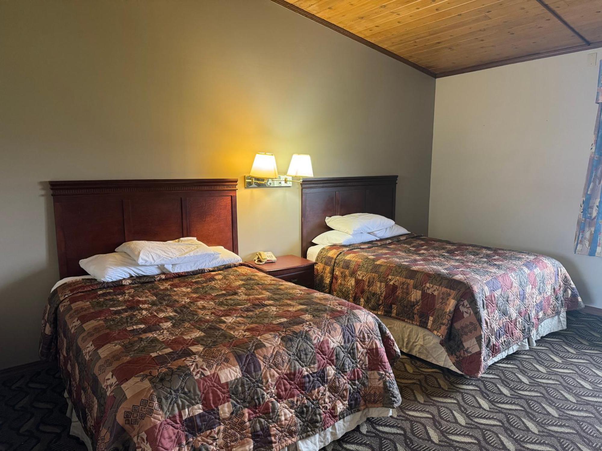Town & Country Motel Clinton Екстер'єр фото